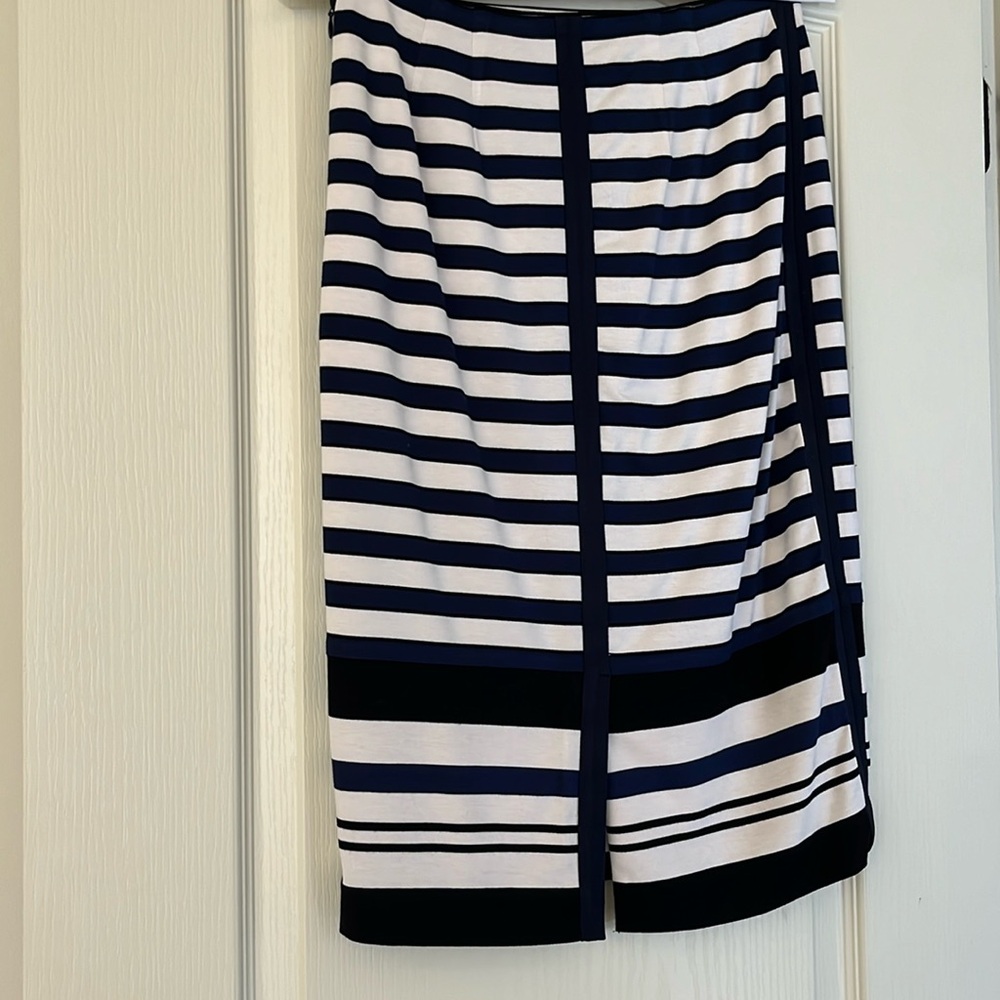 White House Black Market white black and blue pencil skirt
